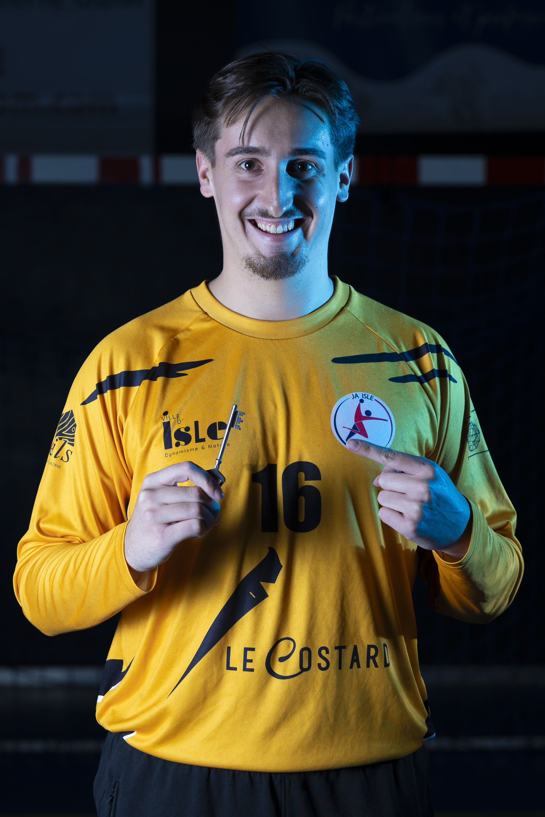 Timothé Leclercq, fondateur de Klubik, en maillot de handball